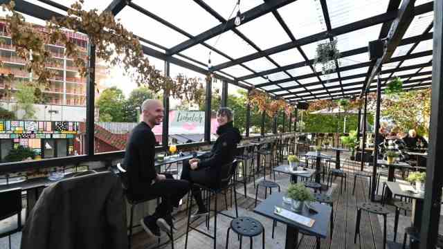 Celebrity tips for Munich: The Transit Rooftop Bar in the Werksviertel invites you to slow down with chilled sounds and cool drinks.