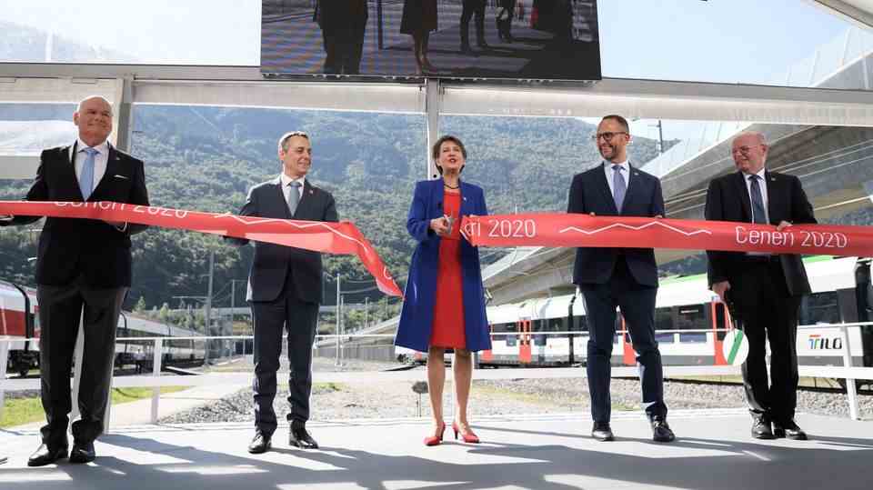 Image 1 of 9 of the photo series to click: Switzerland is celebrating a new milestone for environmentally friendly Alpine transit: On Friday, President Simonetta Sommaruga opened the third largest tunnel construction project, the 15.4-kilometer-long Ceneri base tunnel in the canton of Ticino - the last piece of the puzzle of a railway line without large Slopes through the Swiss Alps.