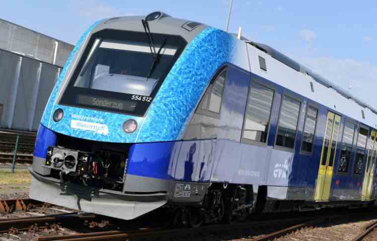 A hydrogen train presented in Bremervorde on August 24, 2022 in Germany ( AFP / CARMEN JASPERSEN )