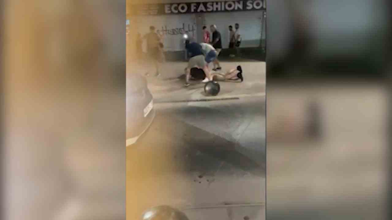 Here British tourists beat up a taxi driver mega excitement in Mallorca