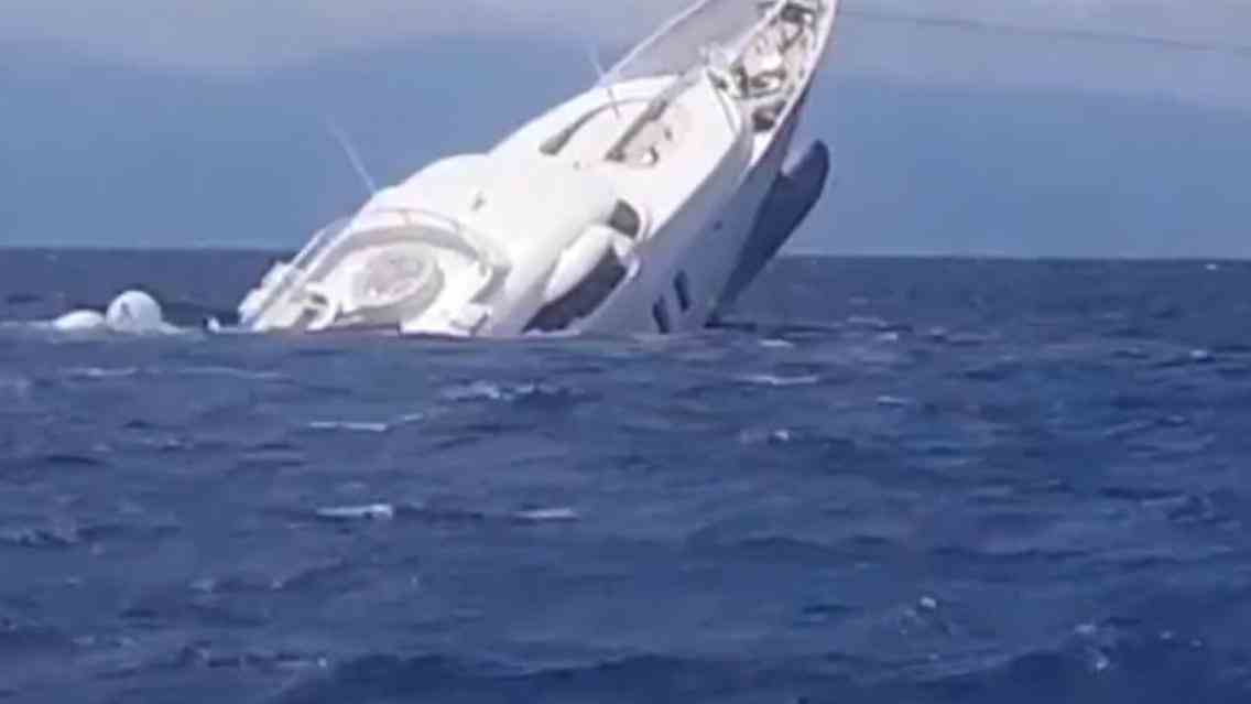 40 meter long luxury yacht sinks off the Italian coast Ship was full of water!