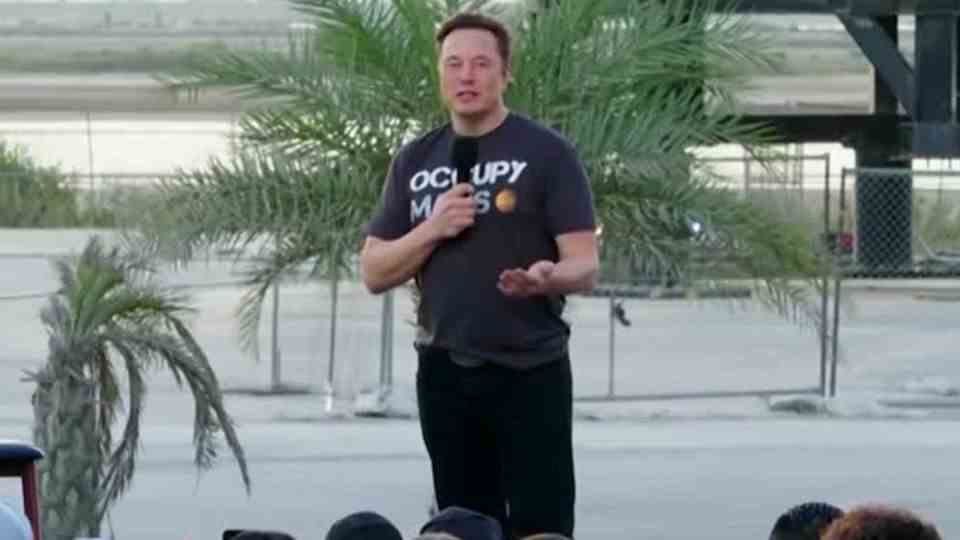 Elon Musk explains: SpaceX and T-Mobile US are connecting for better connections