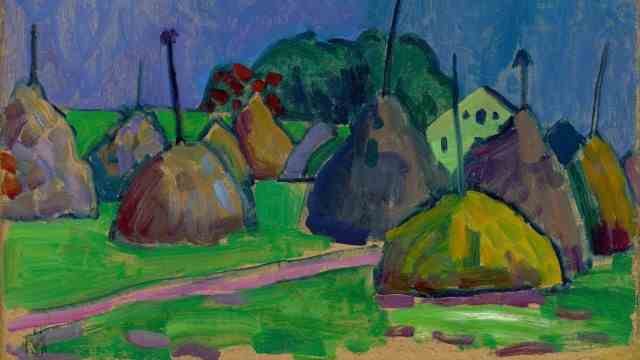 Ausstellungen: Gabriele Münter experimentierte wie Kandinsky viel mit Farben und Formen. Ihr Gemälde "Heuhocken in Murnau", entstanden um 1909, ist ebenfalls im Schlossmuseum zu sehen.