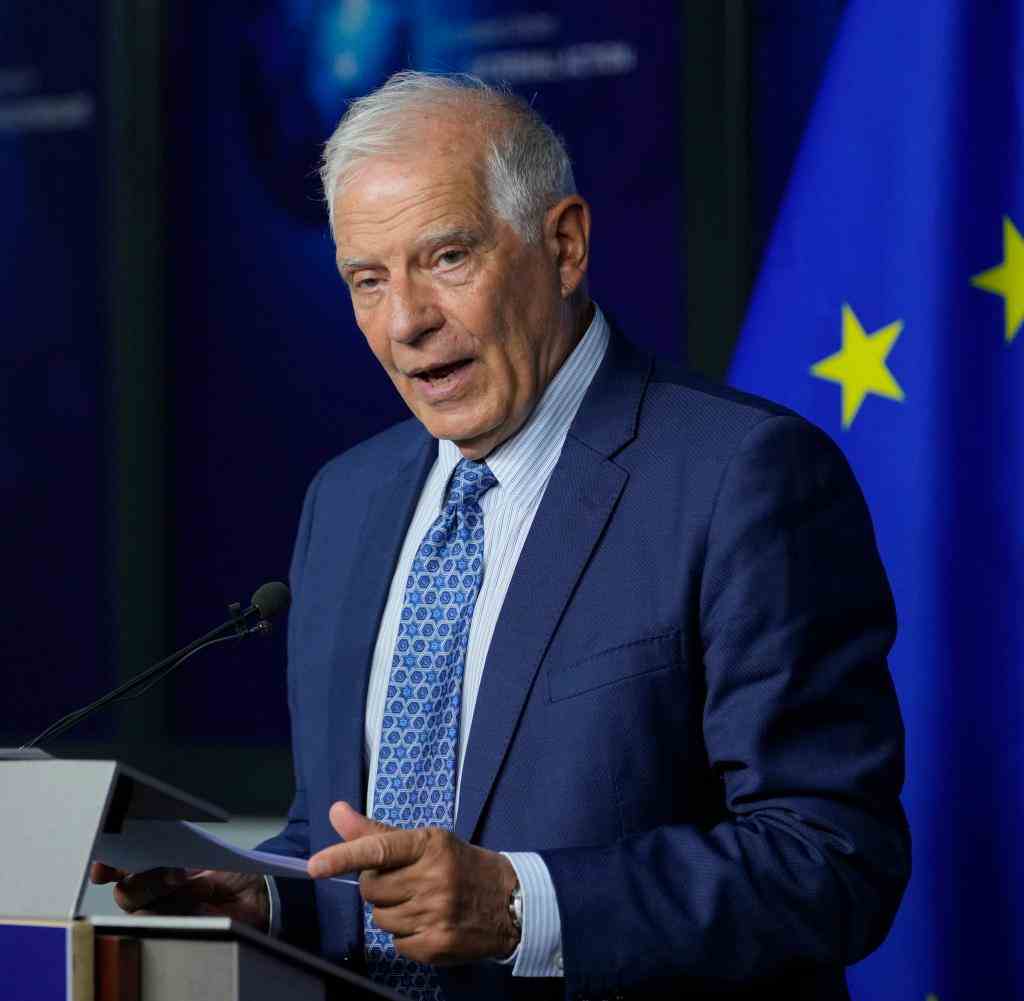 Damit werde die Zahl neuer Visa für russische Staatsbürger „erheblich reduziert“, sagte der EU-Außenbeauftragte Josep Borrell am Mittwoch nach Beratungen der EU-Außenminister in Prag