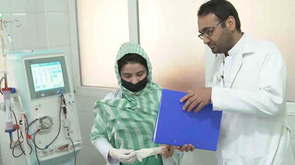 Despite the Taliban regime: women work alongside men in this hospital