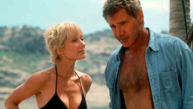 USA: Anne Heche became one of the great faces of Hollywood cinema in the 1990s.  Here with Harrison Ford in the comedy "Six days, seven nights" (1998).