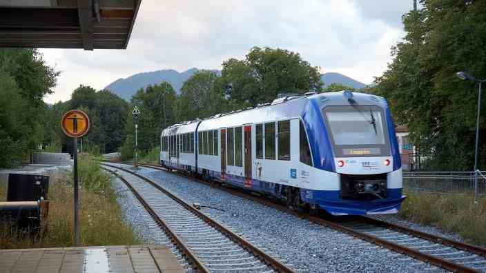 European Championchips Munich 2022: Due to the European Championship in men's road cycling, which also runs through the district on Sunday, there are changed departure times and rail replacement services at the Bayerische Oberlandbahn (BOB).