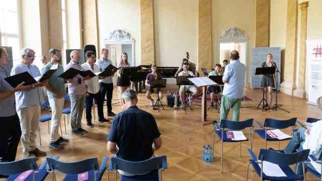 Terezín Summer Academy: From "Royal Oak" hardly any performances are known.  Maybe also because it's so difficult to play.  The Terezín Summer Academy is not deterred by this.