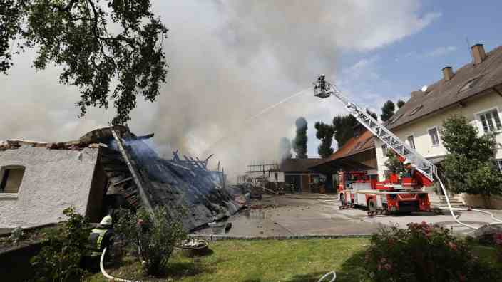 Fire in Eggertshofen: A stable and an outbuilding were destroyed in the fire in Eggertshofen, the house was not affected.