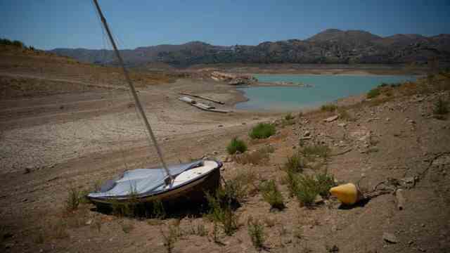 Heat and drought: The La Viñuela reservoir is little more than a large puddle.