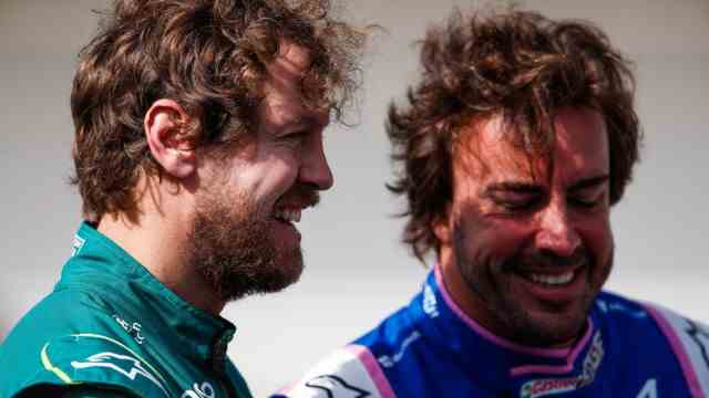 Silly Season in Formula 1: Old fox: Fernando Alonso, 41, (right) immediately recognized the charm of the cockpit that Sebastian Vettel (left) left at Aston Martin - and thus plunged his Alpine team into a personnel crisis.
