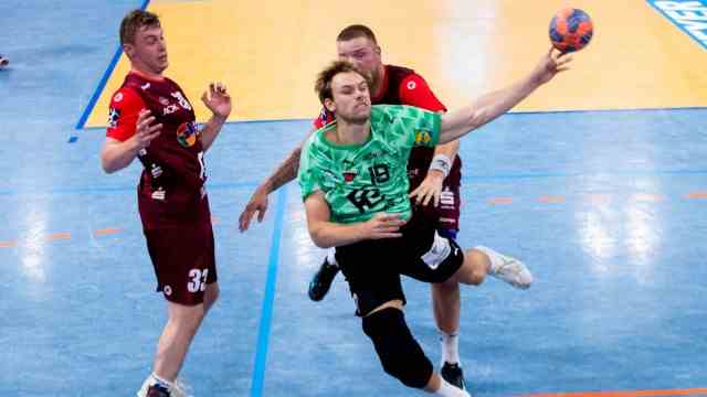 Start of the handball season: New in the Bundesliga: Almost all top teams wanted to sign Mathias Gidsel (middle), he now plays for Füchse Berlin.