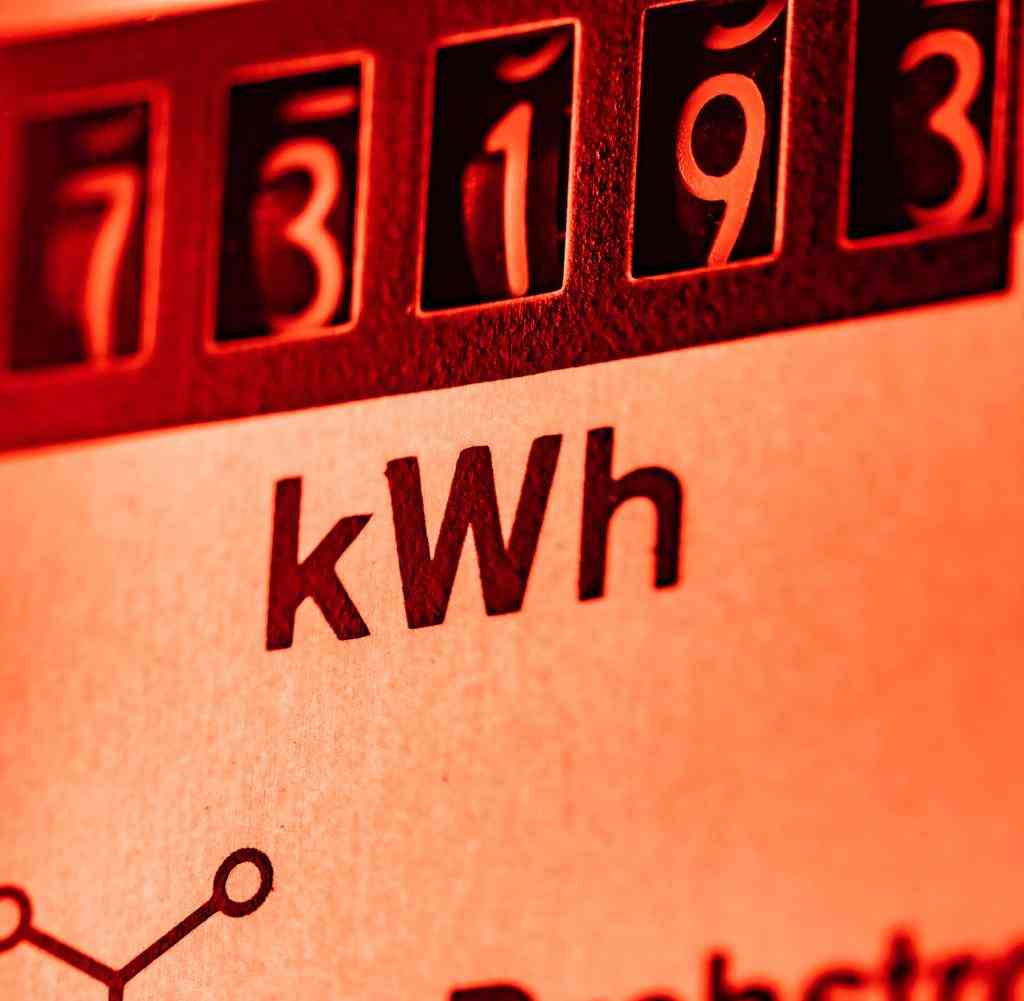 Current electricity prices for a three to four-person household average 2063 euros per year