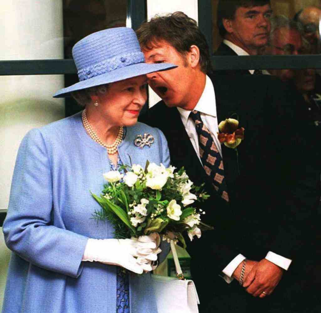 „Her majesty‘s a pretty nice girl“: Paul McCartney und seine Königin 1996 in Liverpool