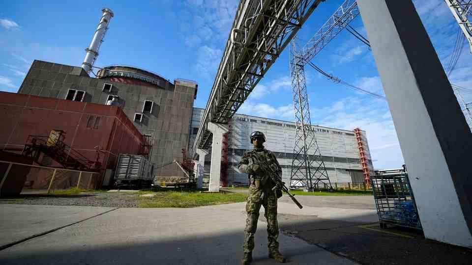 Ukraine: A Russian soldier guards an area of ​​the Zaporizhia nuclear power plant