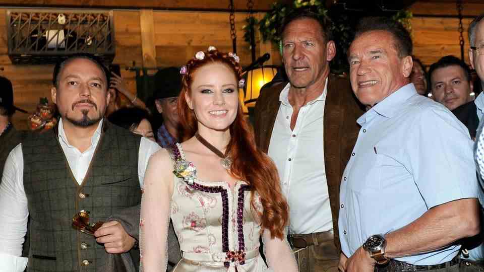 Model Barbara Meier next to Ralf Moeller and Arnold Schwarzenegger