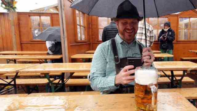 Pictures from the first Oktoberfest day: undefined