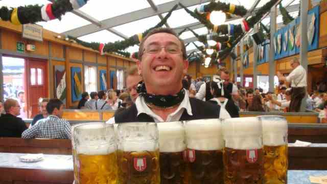 Oktoberfest 2022: Christian Glas can carry up to 14 masses.