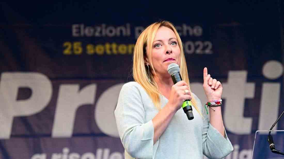 Mit dem Motto „Gott, Familie, Vaterland“ will Giorgia Meloni die erste Frau an der Spitze der italienischen Regierung werden,