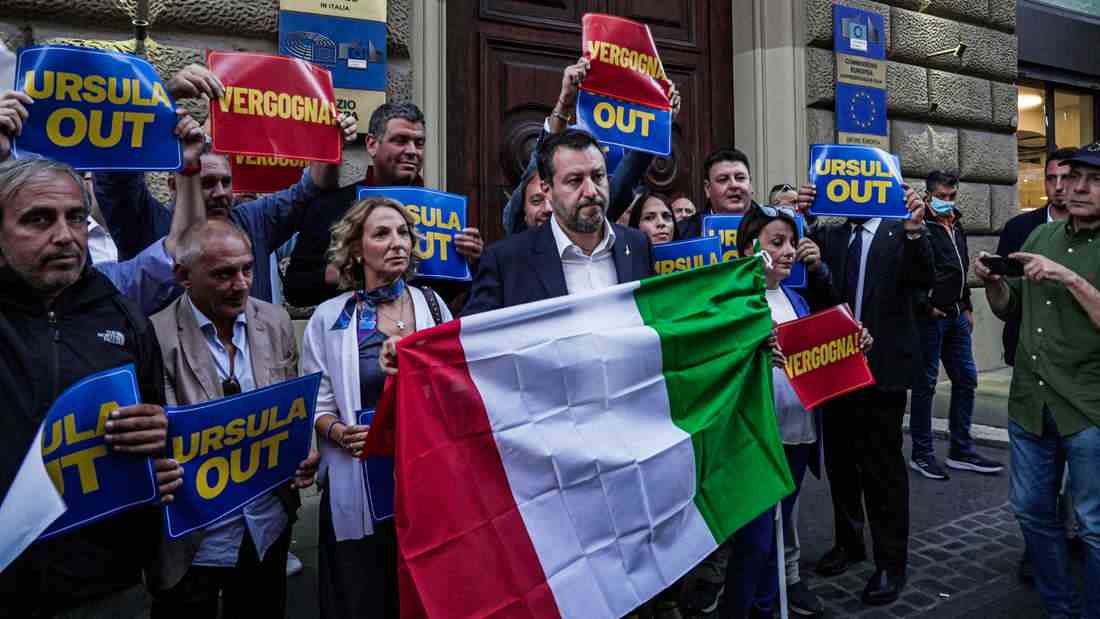 Der rechte Politiker Matteo Salvini bei der Demonstration gegen Ursula von der Leyen
