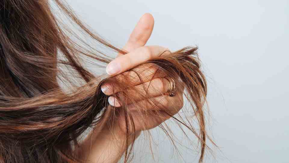Hair care means: Regularly removing split ends to avoid hair breakage.
