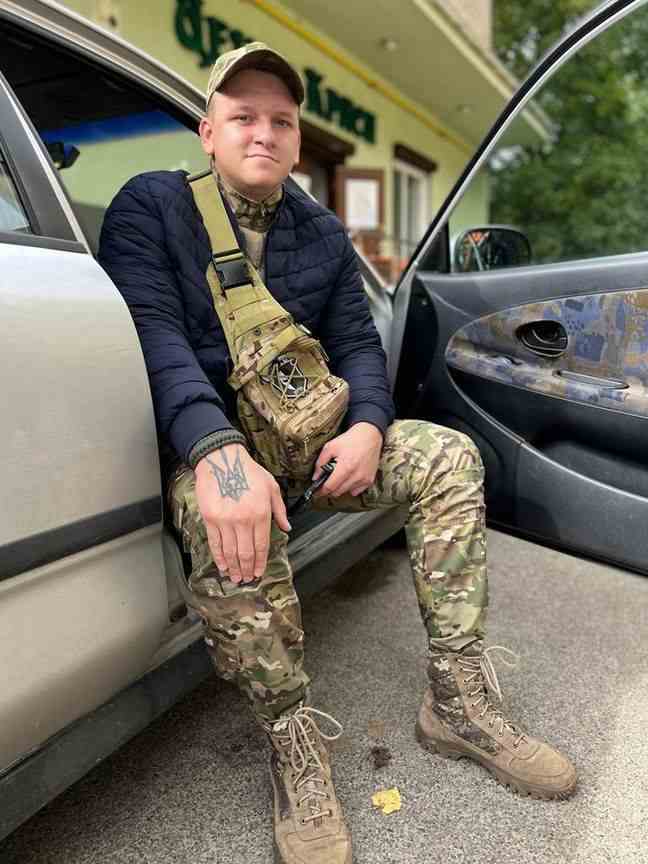 Evguenin, 23, fled to kyiv and joined on February 24 and the invasion of Ukraine by Russia in territorial defense and then the volunteer battalion.