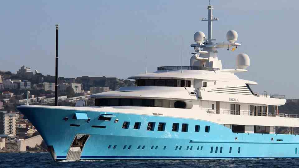 confiscation yacht "axioma" by Dimitri Pumpianski was auctioned for 39 million euros