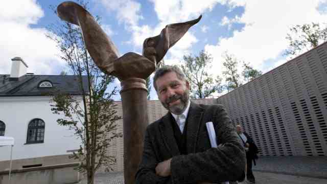 Ostfriedhof: place of silence: the four meter high bronze sculpture "Phoenix" made by the sculptor Josef Henselmann.