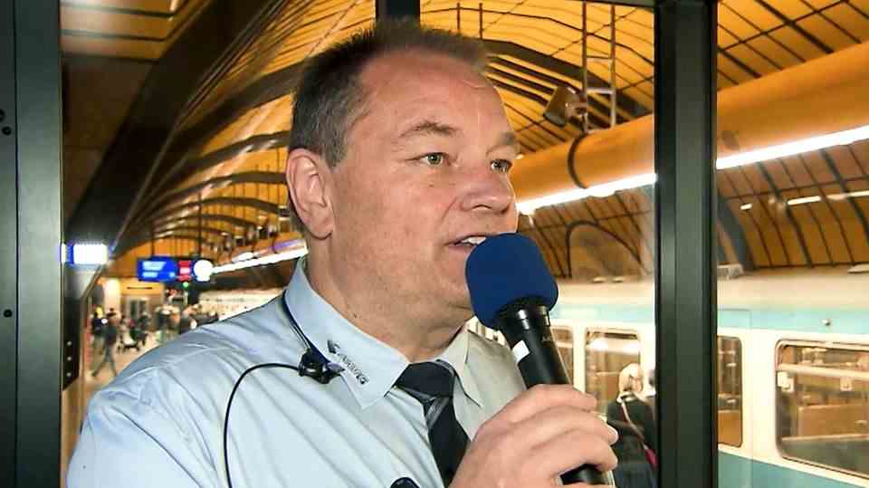 Oktoberfest: U-Bahn announcer causes laughter at the station