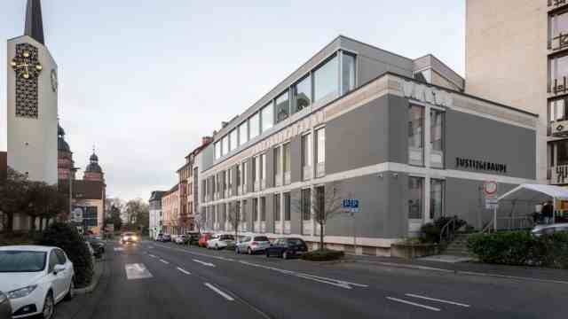Architecture: The general refurbishment and addition of a storey to the courthouse in Aschaffenburg (architects' cooperative Fthenakis Ropee) is also on the shortlist.