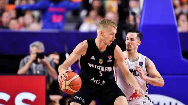 Alba Berlin and the DBB team: Another Berliner: Niels Giffey showed against France why he was Alba's captain for many years.