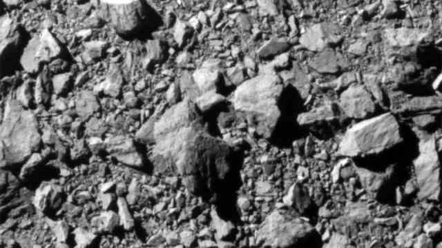 "dart mission": Fascinating close-up of rock fragments: The last image sent by the Dart probe two seconds before impact.