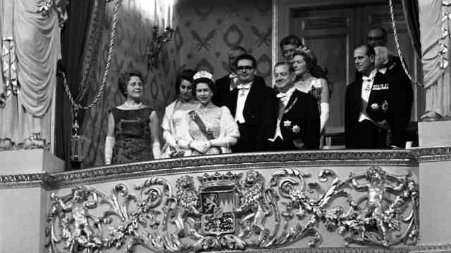 Queen Elizabeth II: During her visit to Munich in 1965, the Queen attended a performance of Richard Strauss' "Rosenkavalier".