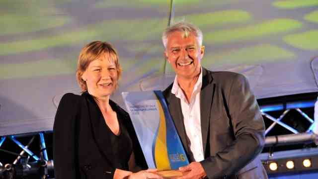 Five Lakes Festival: Excellent: Hannelore Elsner Prize winner Sandra Hüller with festival director Matthias Helwig.