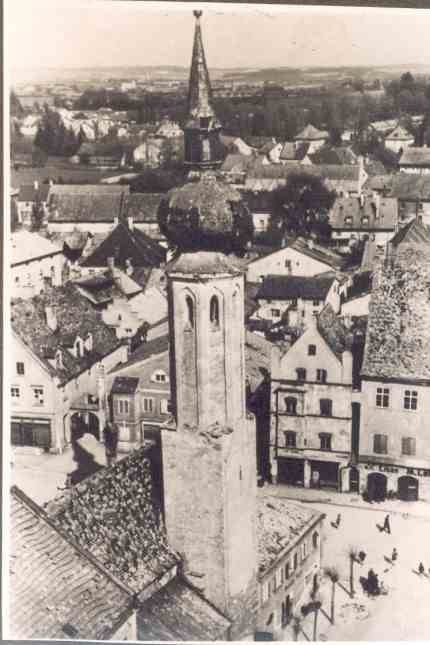 Erdinger Frauenkircherl: An old view of the Frauenkircherl after the bombing during the war.