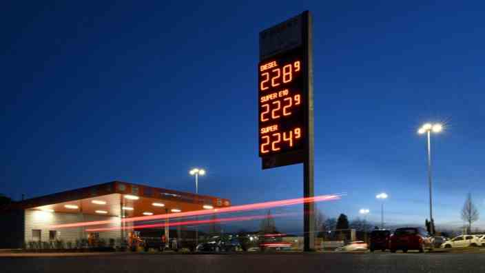 Fuel: Diesel costs almost 2.20 euros per liter again on Thursday.