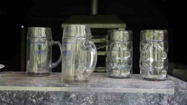 Lost Places: Beer mugs as relics from better times - they too are still around at the Gasthof Obermühlthal today.