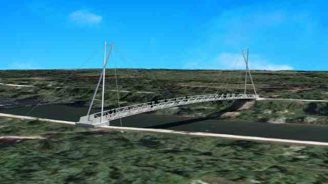 Bicycle traffic: With its slender structure, the bridge should blend inconspicuously into its surroundings.