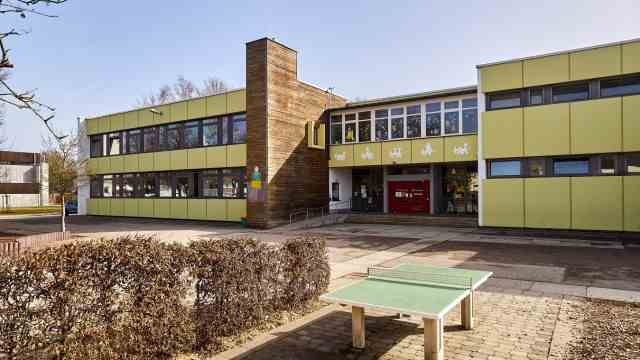 Energy crisis: The primary school in Eglharting, which is in need of renovation, uses about twice as much energy as comparable facilities.