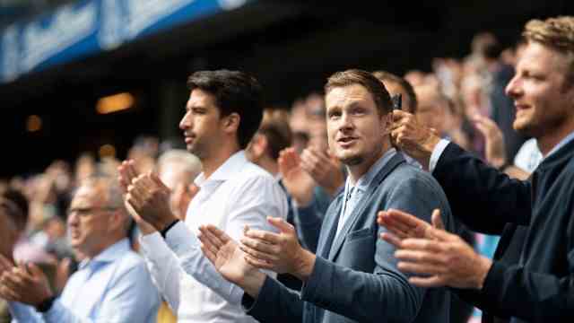 Management crisis at Hamburger SV: Marcell Jansen (centre) and Jonas Boldt (left) now have to consider how things will continue at HSV without Wüstefeld.