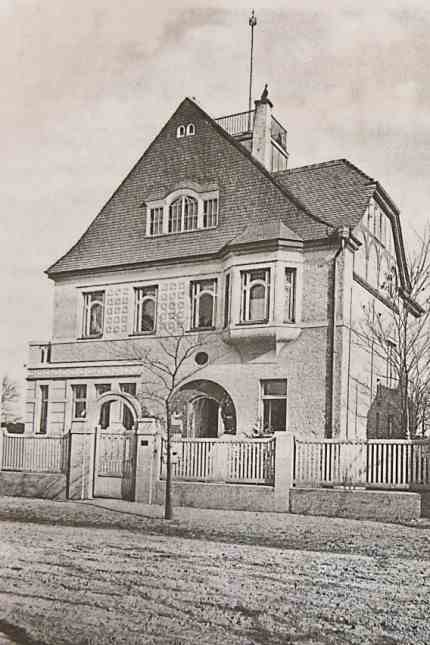 History: The Villa Königshorst was the first villa in Großhesselohe.