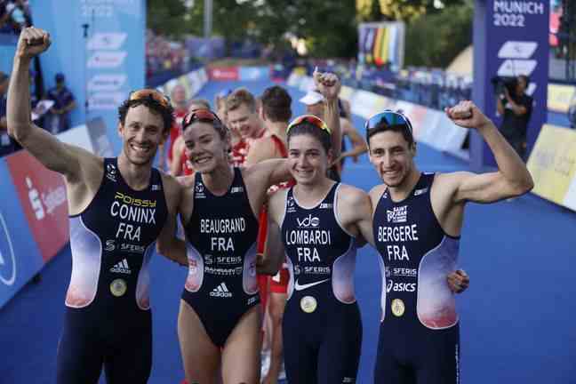 Cassandre Beaugrand with Dorian Coninx, Emma Lombardi and Léo Bergère during the European title in the mixed relay with the French team, on August 14, 2022 in Munich.