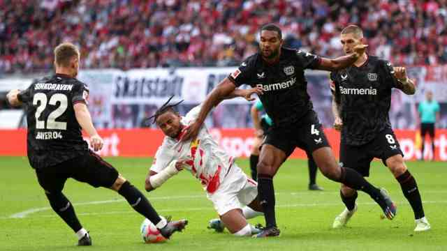 12th match day of the Bundesliga: Christopher Nkunku on the ground: Leverkusen didn't always have Leipzig under control that well.
