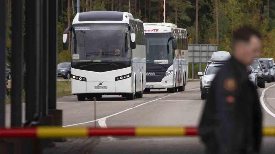Buses and cars are waiting to pass through the Vaalimaa border crossing from Russia towards Finland