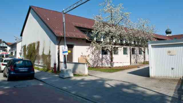 Education in the district of Ebersberg: The gymnasium of the Wendelstein School is to be demolished when the new building is finished.  The used school from Neubiberg could be built on the site.