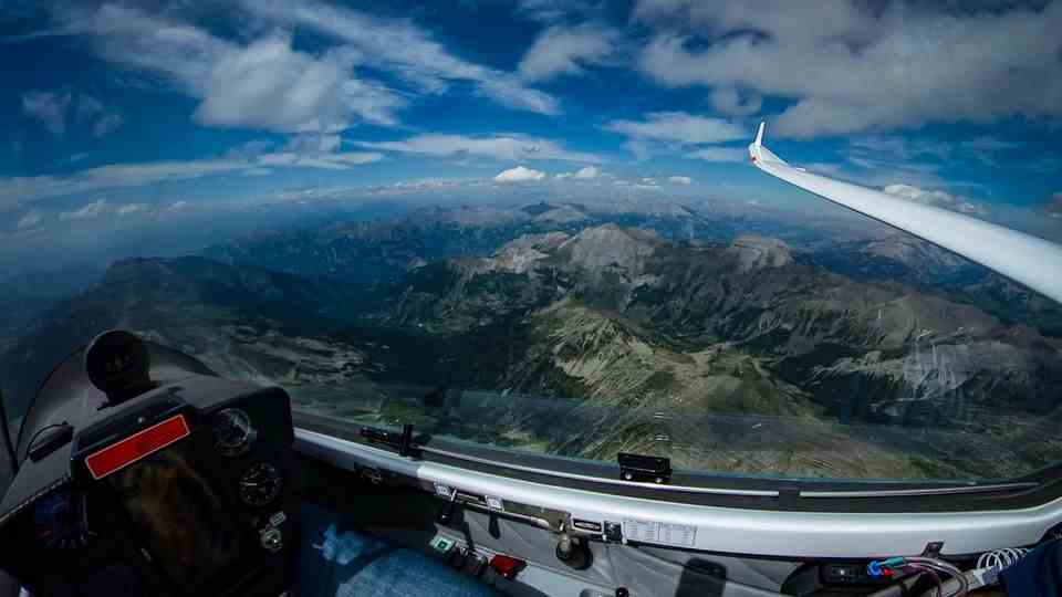 Unobstructed views In no other type of aircraft is the experience of flying as direct as in a glider: the pilot sits in front of the wings under a glass hood and the only sound is the rushing of the wind.  3500 meters above the Pic de Bur in the French Alps with a view of distant Mont Blanc.  At this altitude it is no longer possible without additional oxygen.  The clear plastic tubes in the lower right of the image direct oxygen into the pilot's nose. 