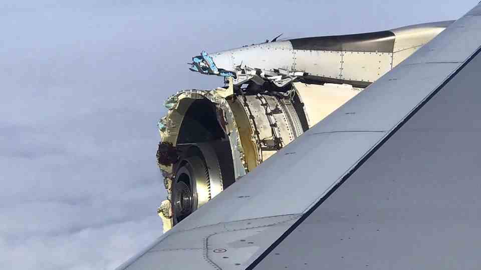 Engine number 4 of Air France's Airbus A380: The front part of the GP7000 engine from the manufacturer Engine Alliance is completely missing.