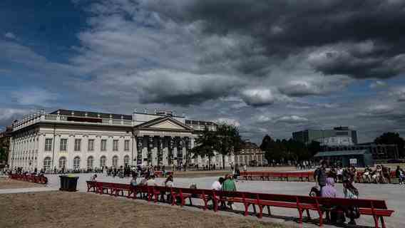 The Museum Fridericianum in Kassel in front of a cloudy sky © picture alliance/dpa |  Swen porter 