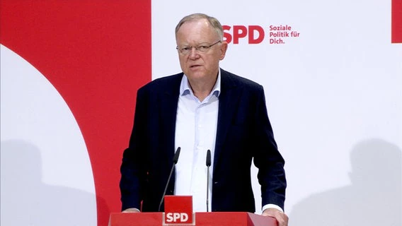 Sephan Weil (SPD) gives a speech at the SPD party headquarters in Berlin.  © ZDF Photo: ZDF