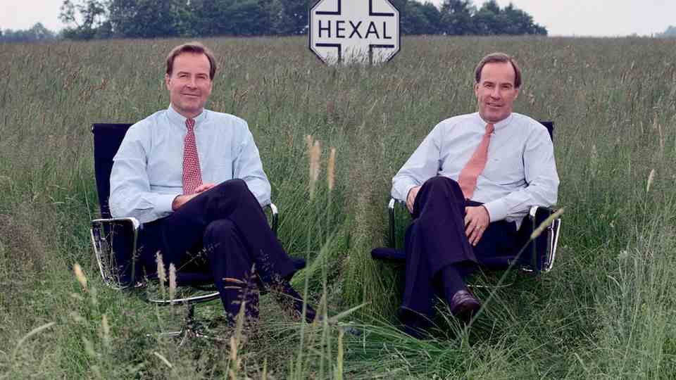 9th and 10th place: Andreas and Thomas Strüngmann, 14.8 billion euros each. The identical twins founded the pharmaceutical company Hexal in 1986, which they sold to the Swiss Novartis group in 2005 for a billion euros.  They then invested in various companies, including a then-unknown company called Biontech.  In 2020, the Strüngmanns still held half of the Biontech shares, the value of which has now exploded.  Thanks to their stake in the vaccine giant, the Strüngmann brothers are now among the richest Germans.